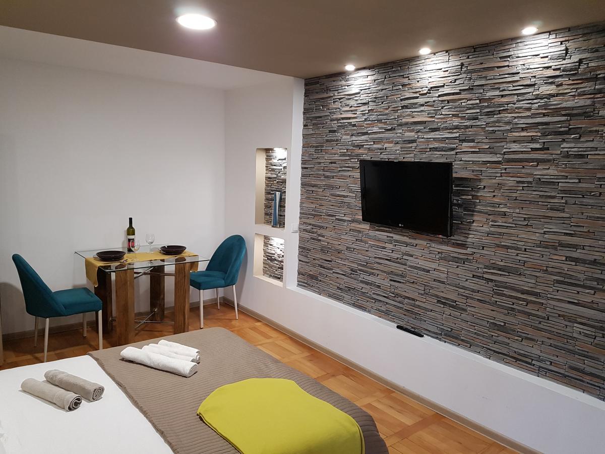 Woodstone Apartment Плоешти Экстерьер фото