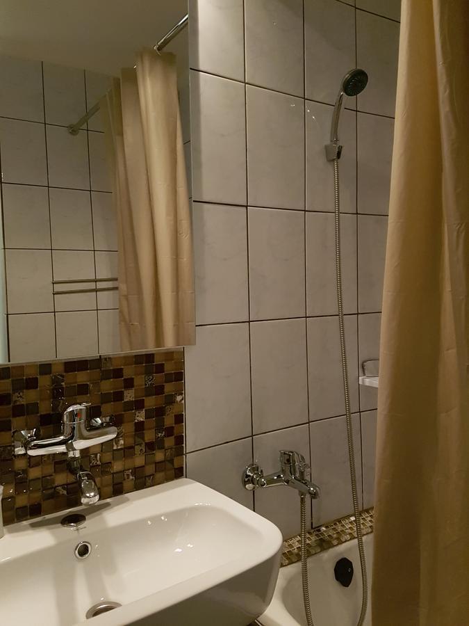 Woodstone Apartment Плоешти Экстерьер фото