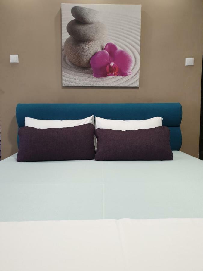 Woodstone Apartment Плоешти Экстерьер фото